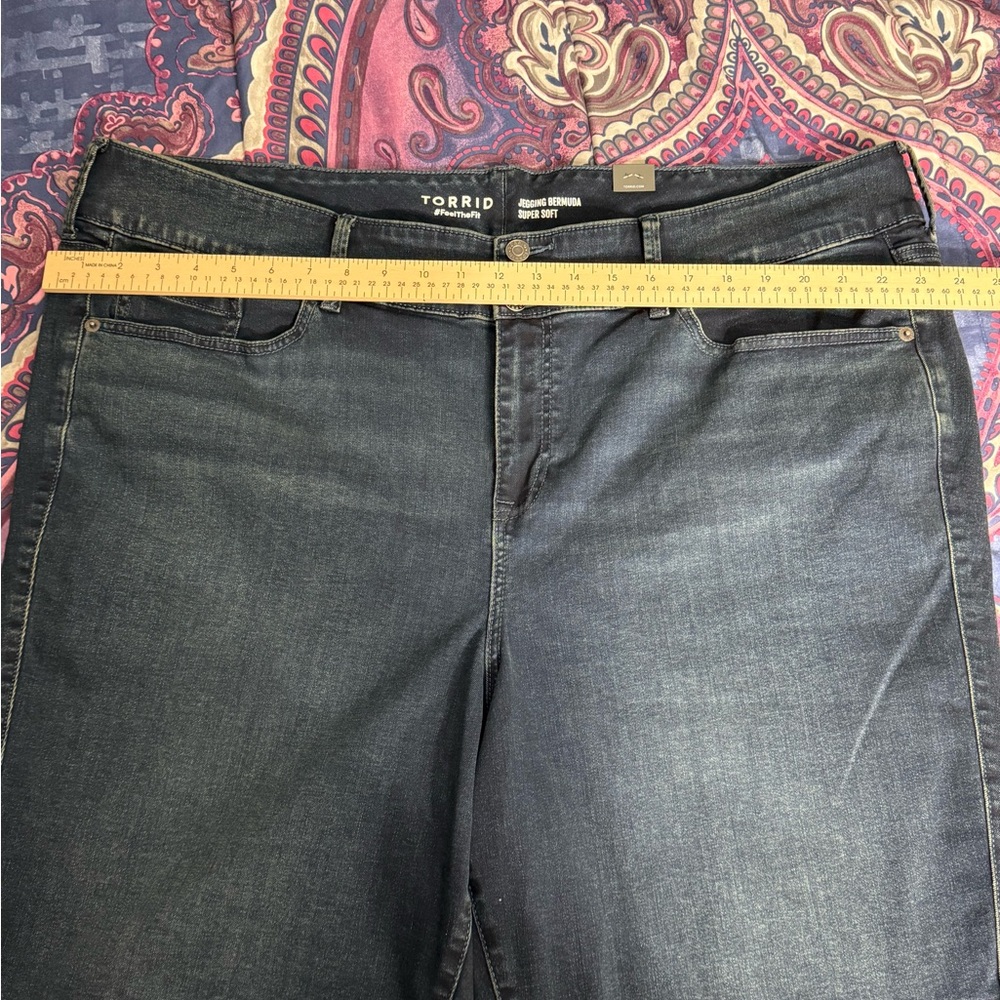 NWT Torrid Super Soft Jegging Bermuda Shorts Dark Wash Plus Size 26W - Picture 5 of 7